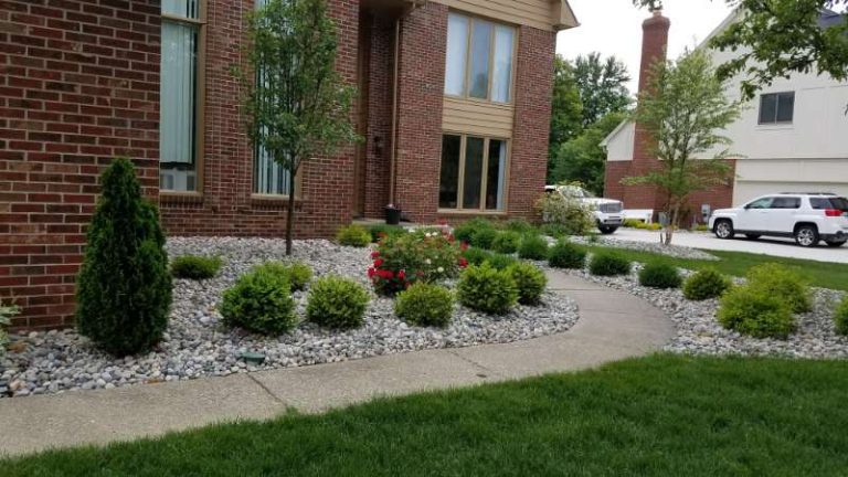 Landscaping Tips To Help Sell Your Oakland County, MI Home